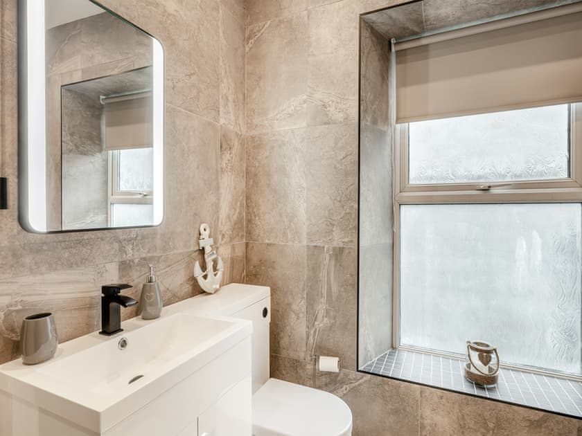 Shower room | Llety Clyd, Barmouth