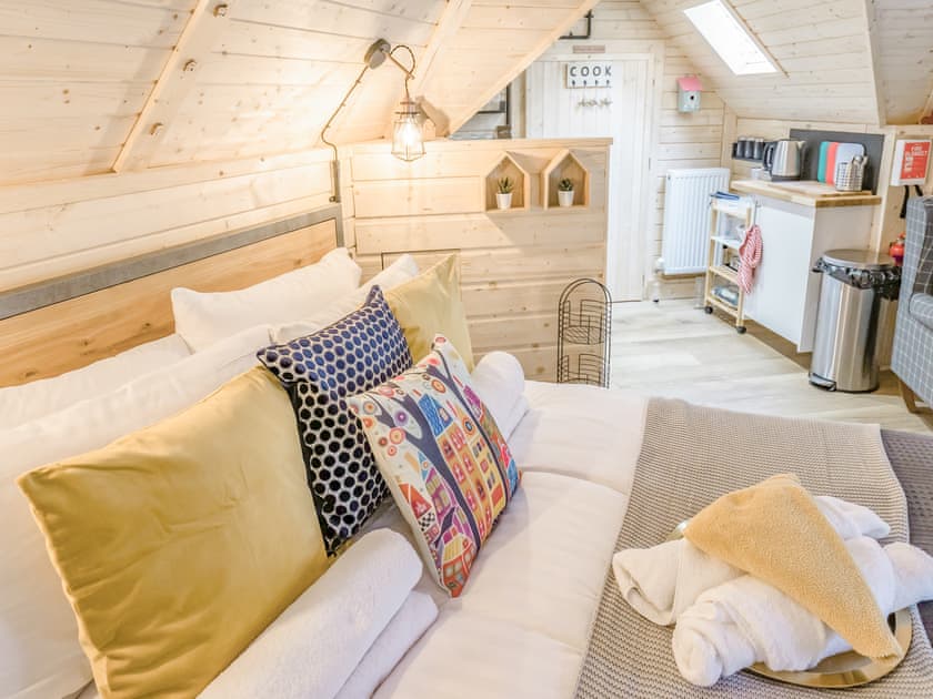 Bedroom | Copper Beech Cabin - Punch Tree Cabins, Carluke