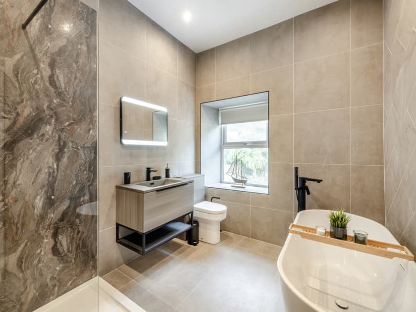 Bathroom | Llety Clyd, Barmouth