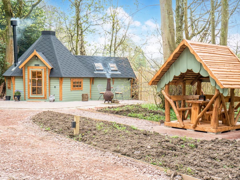 Exterior | Copper Beech Cabin - Punch Tree Cabins, Carluke