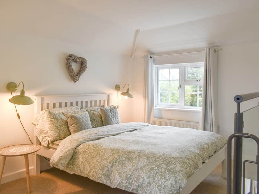 Double bedroom | Wisteria Cottage, Sway, near Lymington