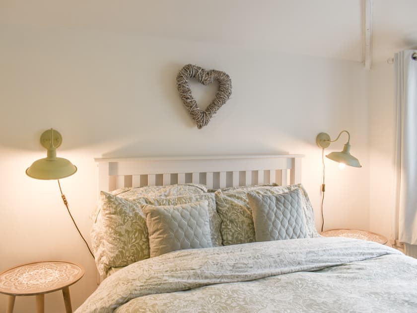 Double bedroom | Wisteria Cottage, Sway, near Lymington