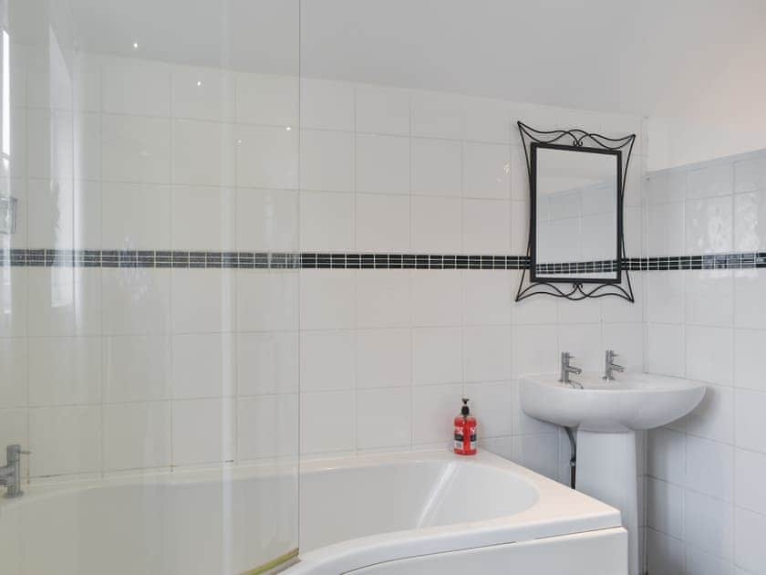 Bathroom | Wisteria Cottage, Sway, near Lymington
