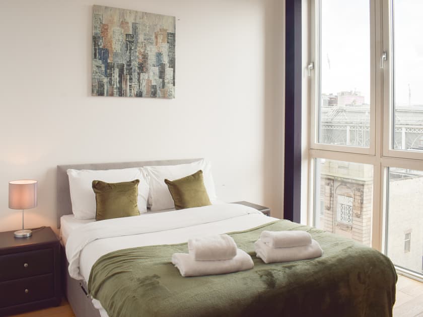 Double bedroom | Oswald Apartment, Glasgow