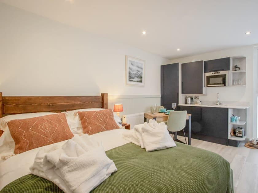 Open plan living space | Ghyll Head - Winster Pods, Windermere
