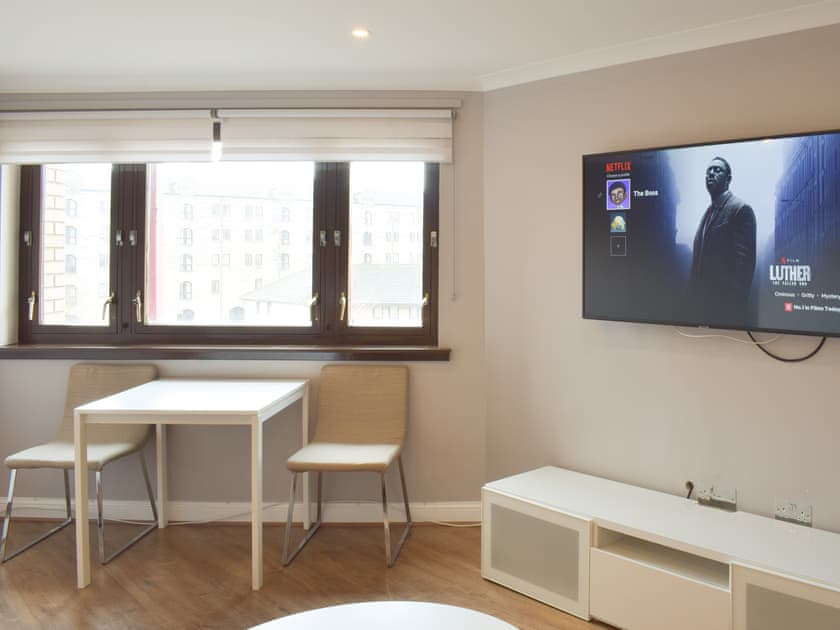 Living room/dining room | Chancellor House, Glasgow