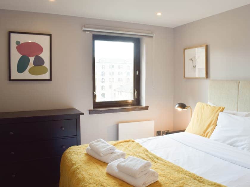 Double bedroom | Chancellor House, Glasgow