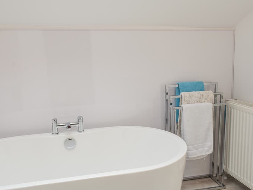 Bathroom | Wayside Cottage, Dunoon