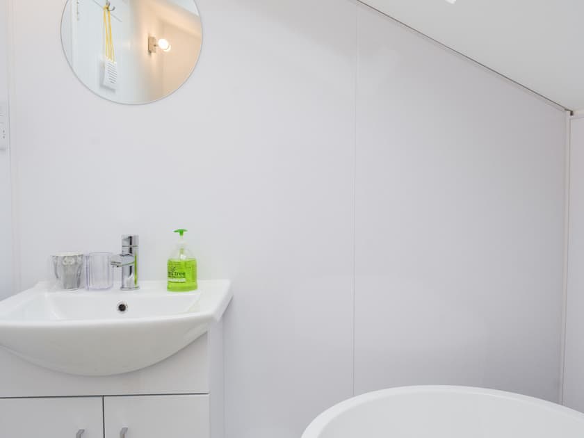 Bathroom | Wayside Cottage, Dunoon