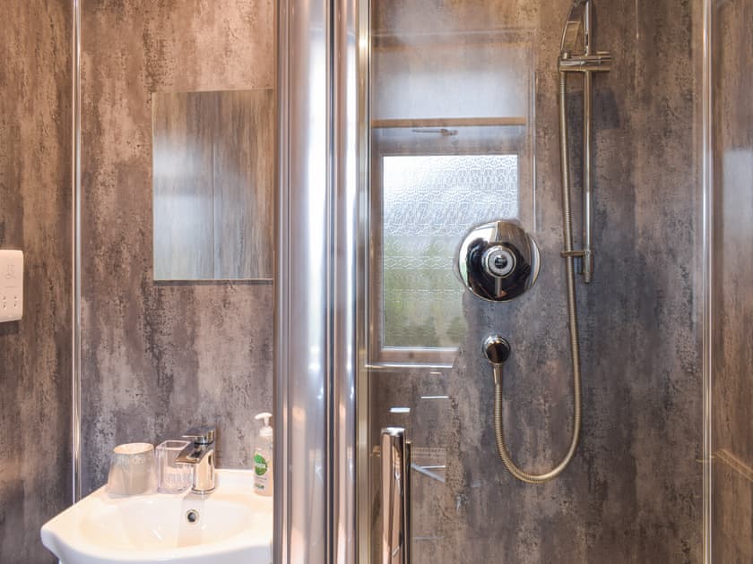 Shower room | Wayside Cottage, Dunoon