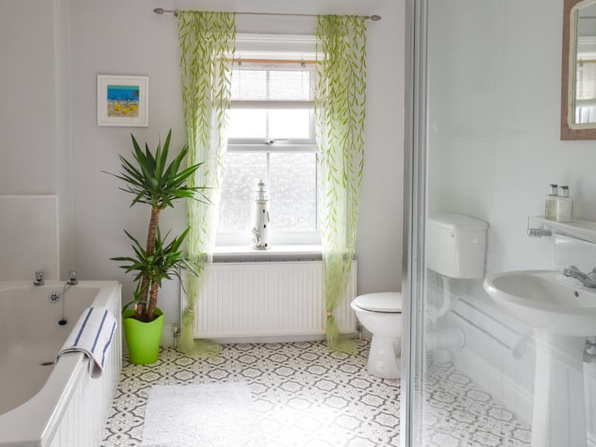 Bathroom | Dune-Cottage, Caister-on-Sea