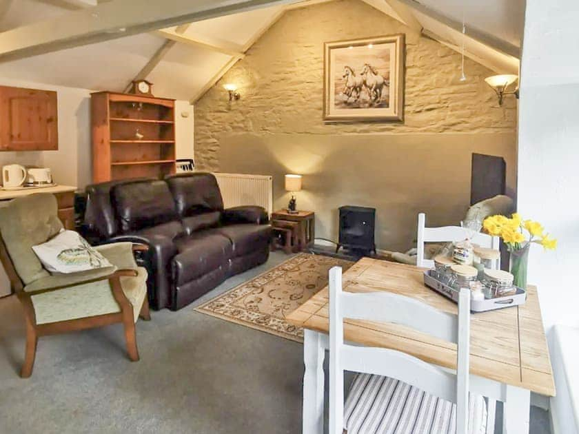 Open plan living space | Y Beudy - Mwdlwscwm Farm, Llannon, Llanelli