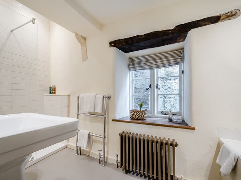 Family bathroom  | The Malthouse, Norton St. Philip, near Bath