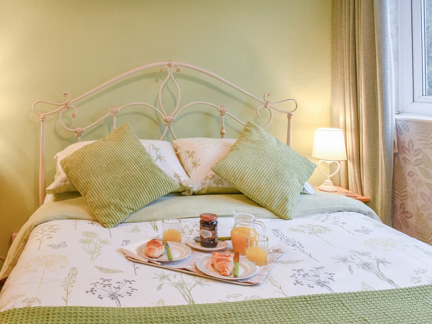 Double bedroom | Woodbine Cottage, Ludham