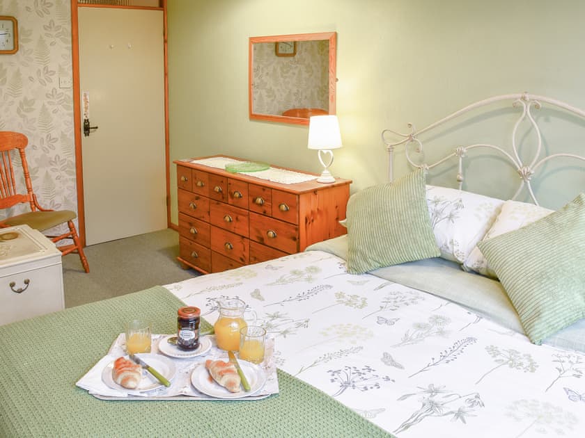 Double bedroom | Woodbine Cottage, Ludham