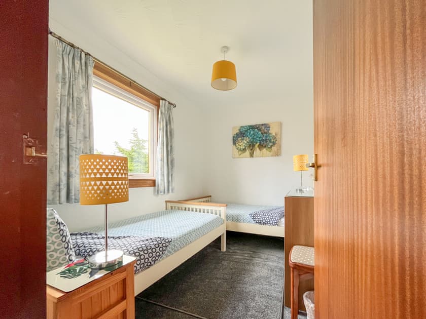 Twin bedroom | Gean Cottage, Rumbling Bridge, near Kinross