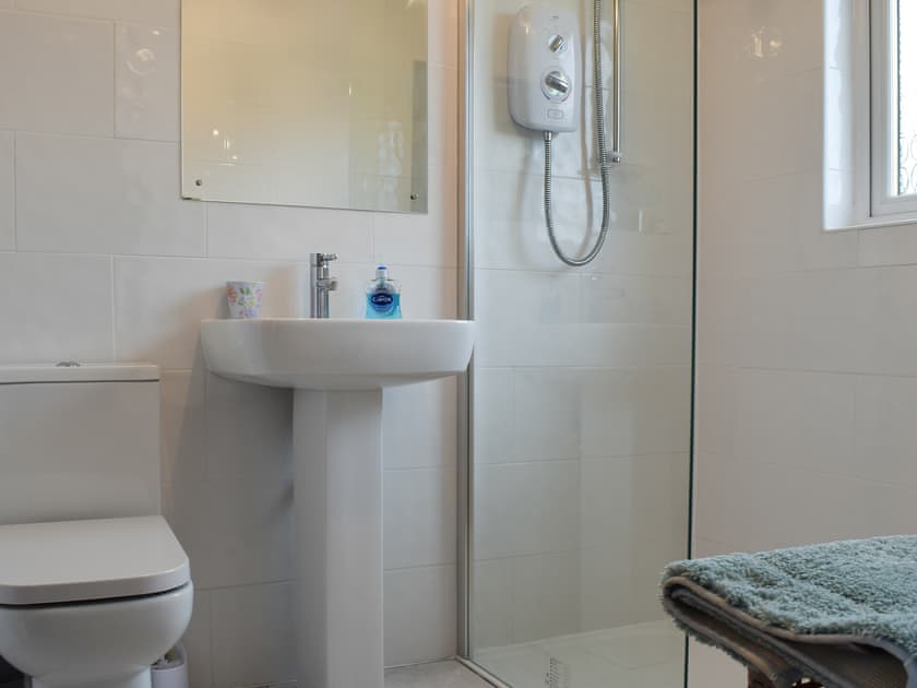 Shower room | Gean Cottage, Rumbling Bridge, near Kinross