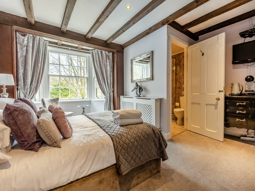 Double bedroom | Tormaukin House, Glendevon, near Gleneagles