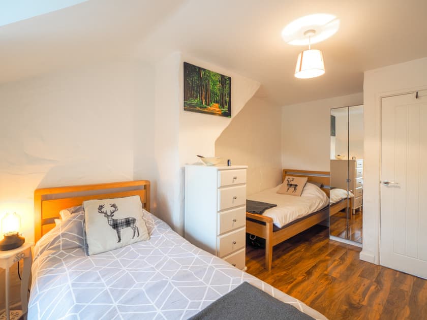 Twin bedroom | Ty Canol, Rhoshill, near Cardigan
