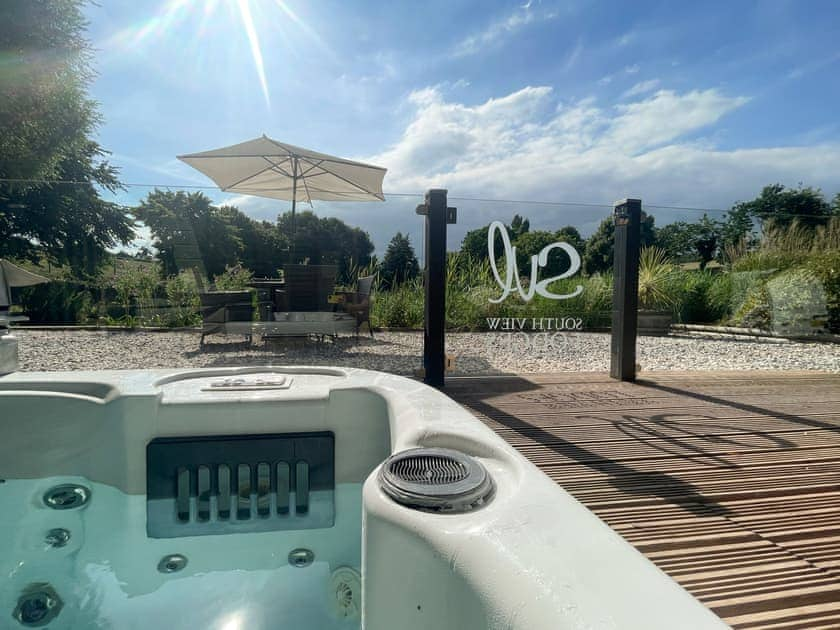 Hot tub | Kingfisher Lodge - South View Lodges, Exeter