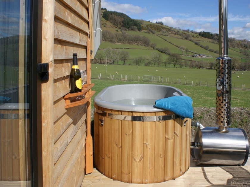 Wood fired hot tub | Creyr Glas Pod - Y Gadlas, Penybontfawr, near Llanfyllin