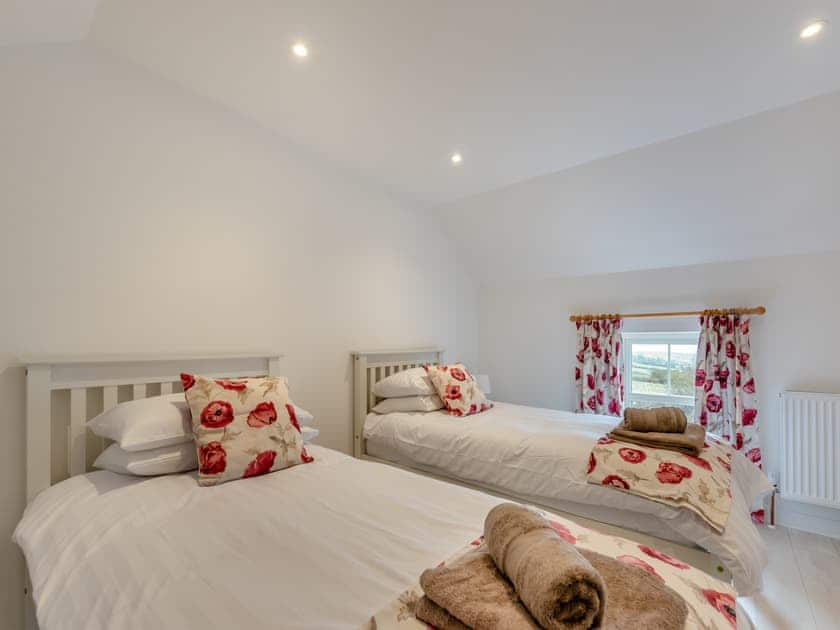 Twin bedroom | Gelli Villa, Hebron, near Narberth