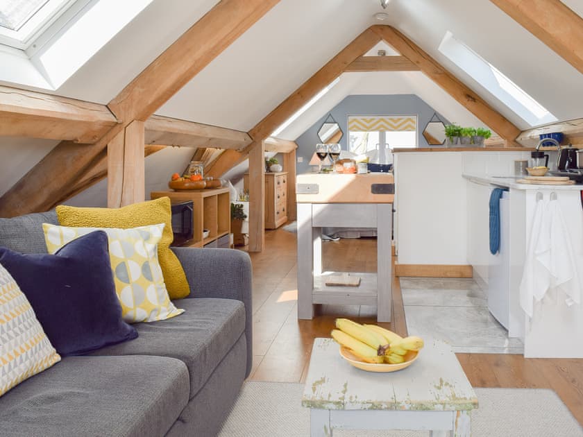 Open plan living space | Shepherd’s Loft, Ewelme