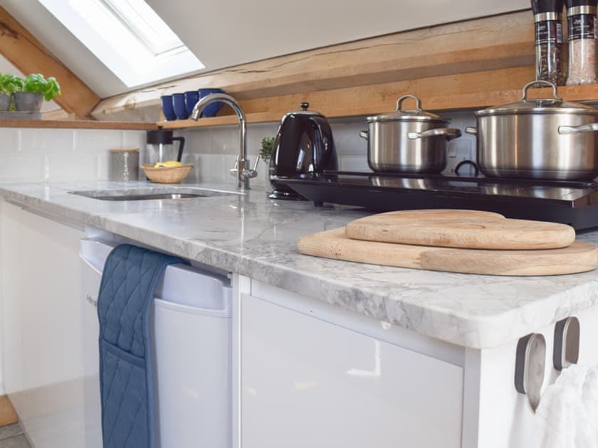 Kitchen area | Shepherd’s Loft, Ewelme