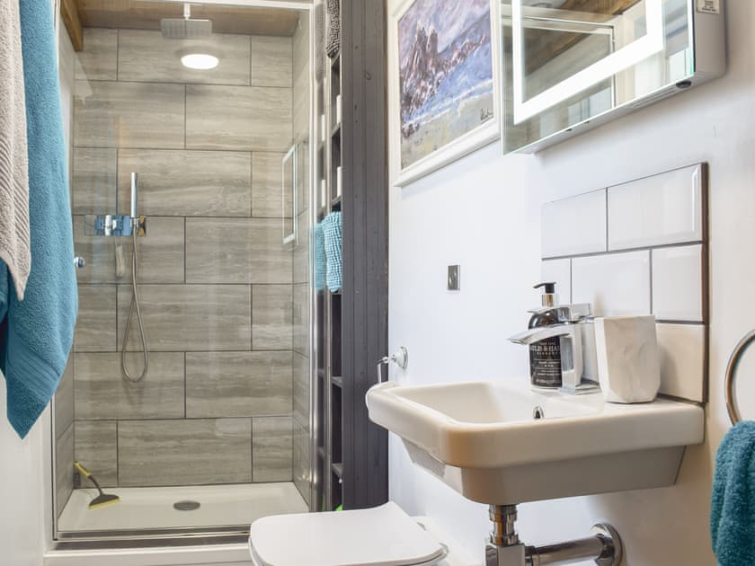 Shower room | Shepherd’s Loft, Ewelme