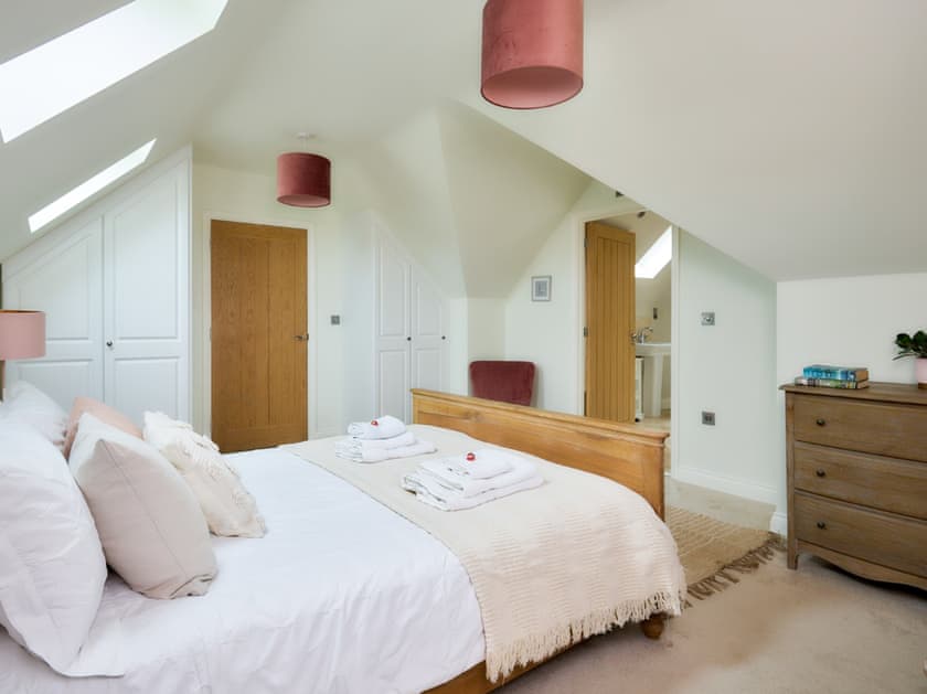 Relaxing en-suite double bedroom | Seasalt, Mundesley, near North Walsham
