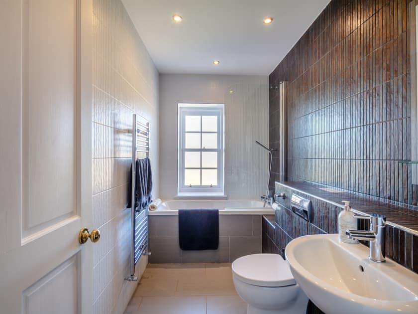 Bathroom | Meadowgreen Farmhouse, Lour, near Forfar