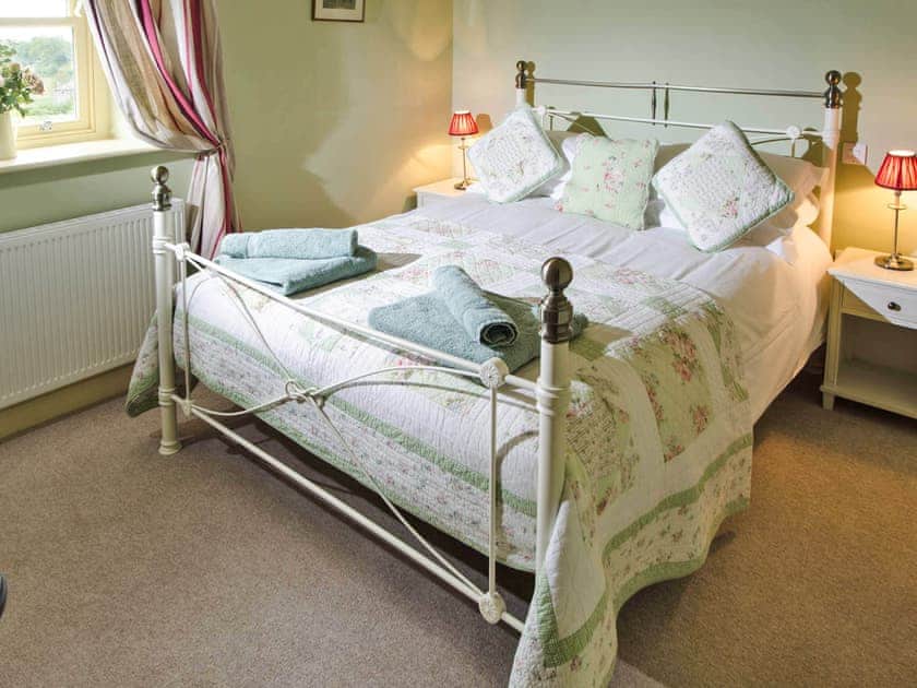 Double bedroom | Autumn Cottage - Helm Mount Barns, Barrows Green, near Kendal