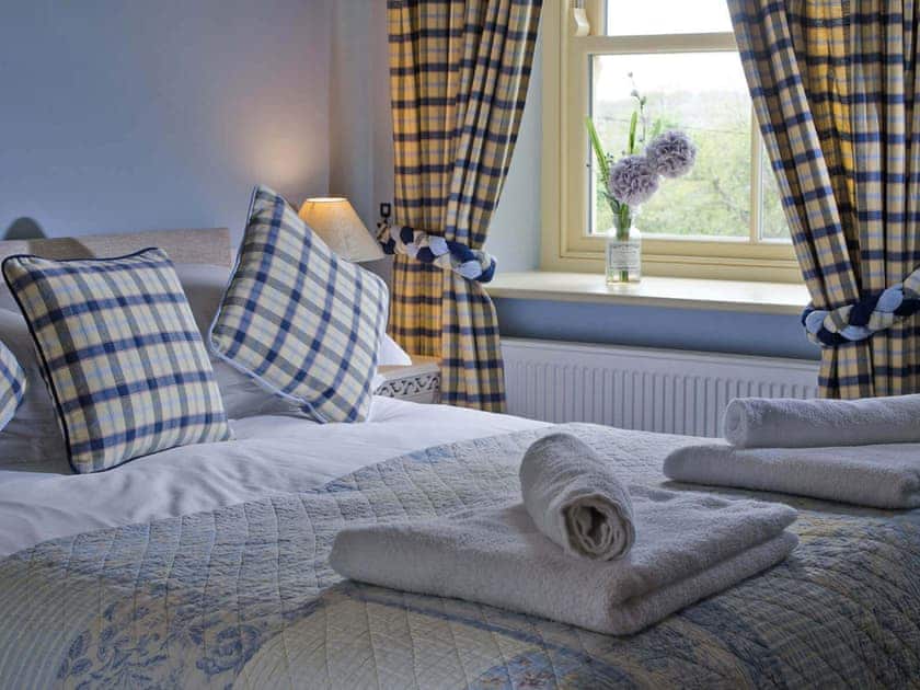 Double bedroom | Autumn Cottage - Helm Mount Barns, Barrows Green, near Kendal