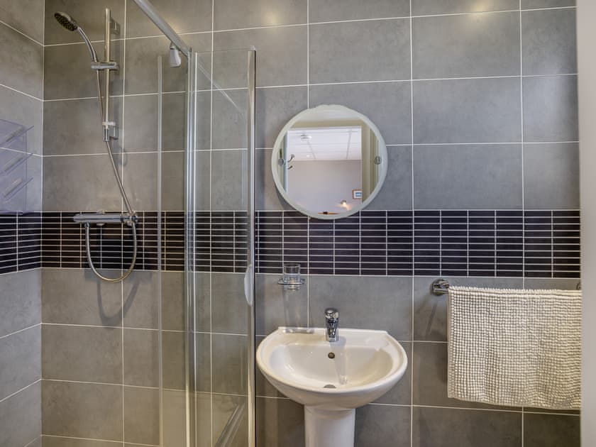Shower room | Sunray Two - Sunray Suites, Barmouth