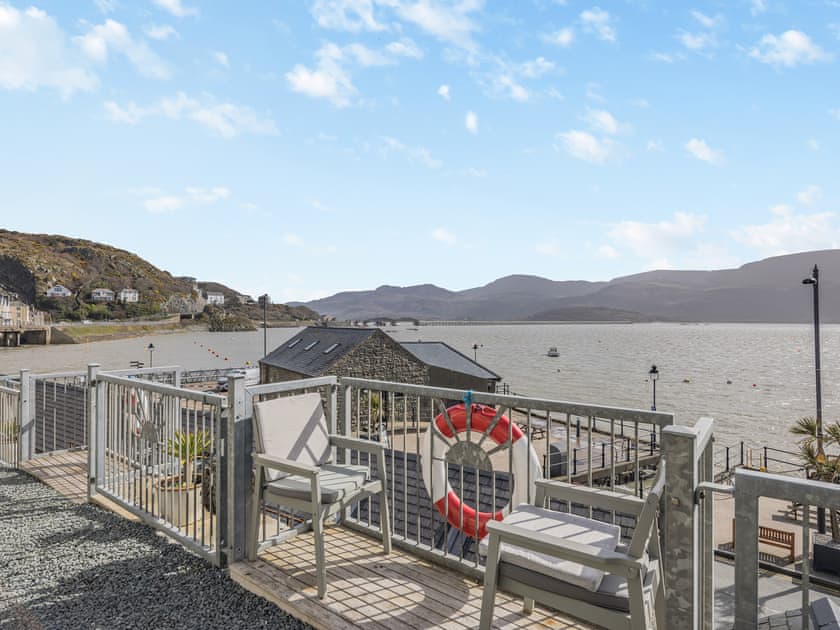 Sitting-out-area | Sunray Two - Sunray Suites, Barmouth
