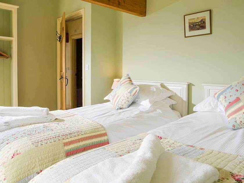 Twin bedroom | Spring Cottage - Helm Mount Barns, Barrows Green, near Kendal