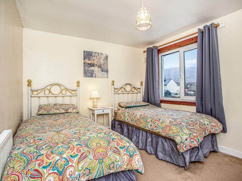 Twin bedroom | Waterside Cottage, Kyleakin, Isle of Skye