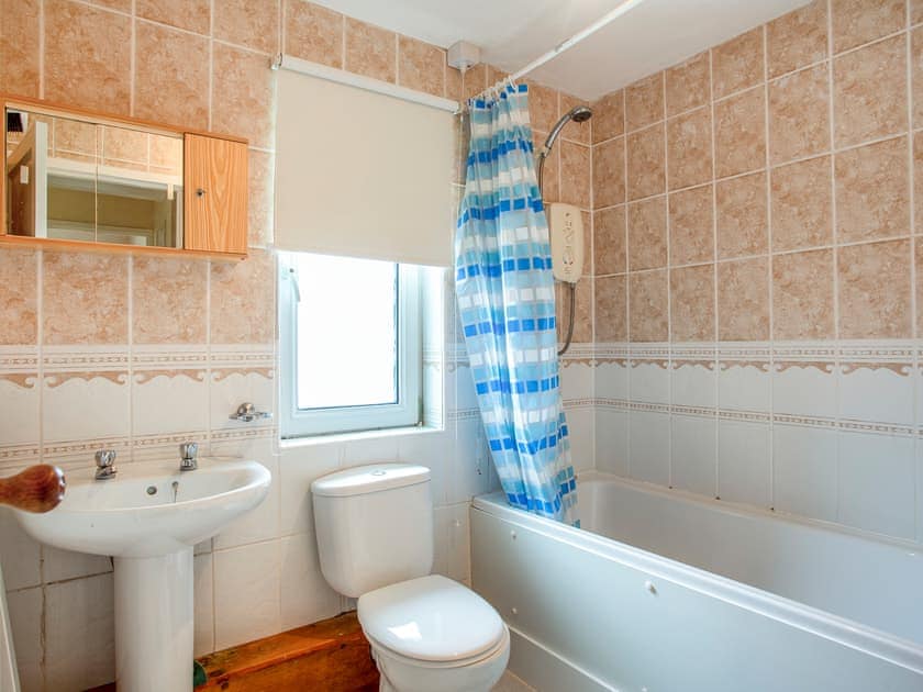 Bathroom | Waterside Cottage, Kyleakin, Isle of Skye