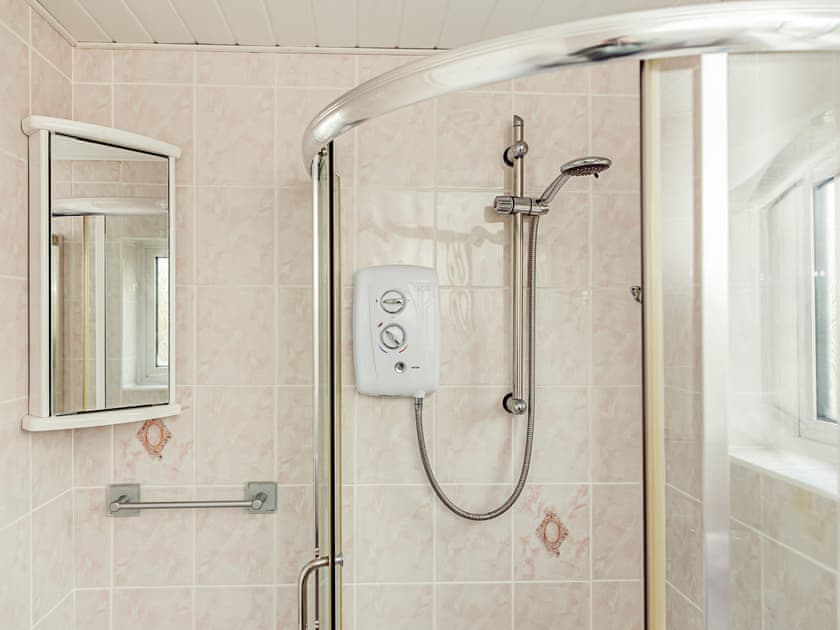 Shower room | Chalet 4, Flookburgh