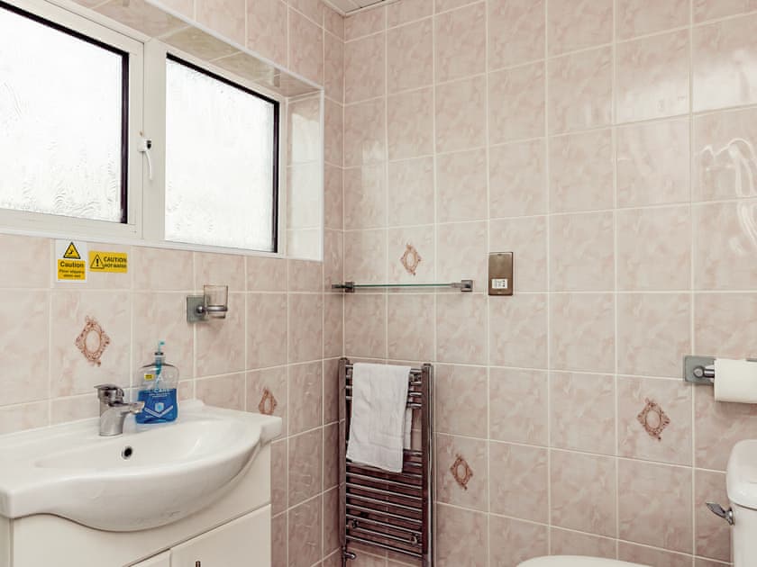 Shower room | Chalet 4, Flookburgh