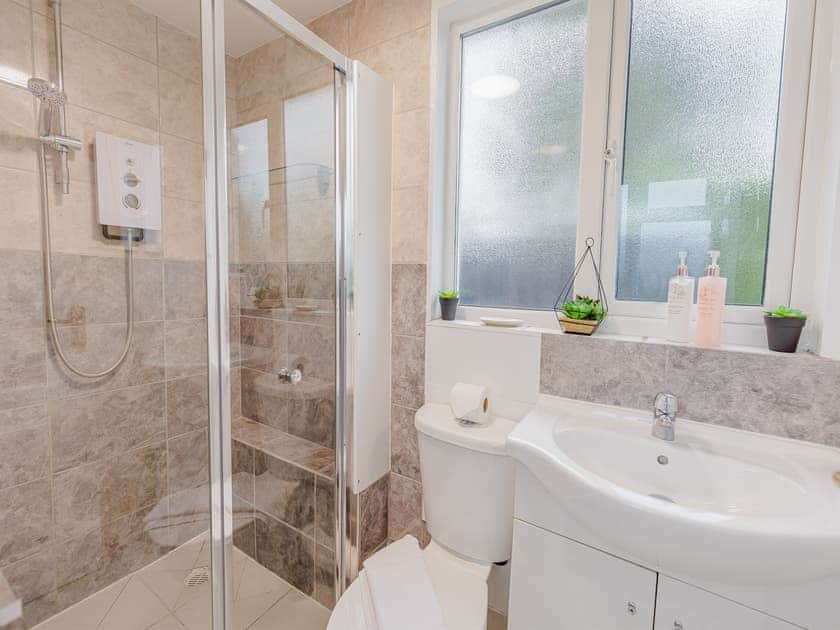 Bathroom | The Pool House, Sittingbourne