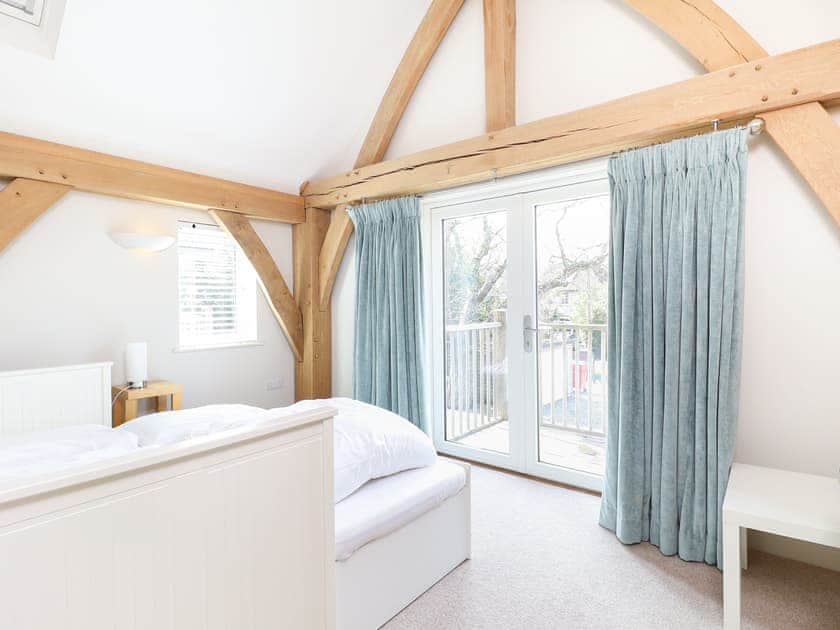 Childs room - pull out day bed | Beach Side, Bembridge