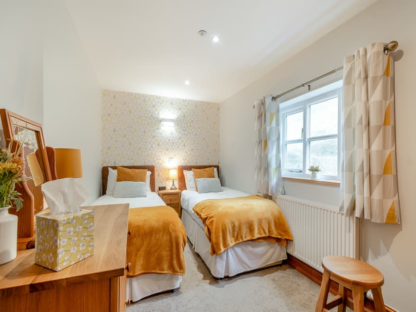 Twin bedroom | Nobles Cottage - Whitby Cottages, Whitby