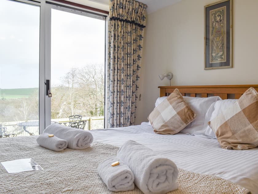 Double bedroom | Llamedos, Bideford