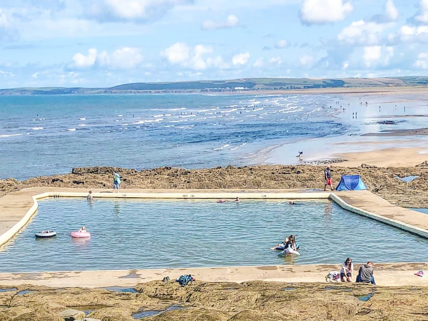 Surrounding area | Llamedos, Bideford