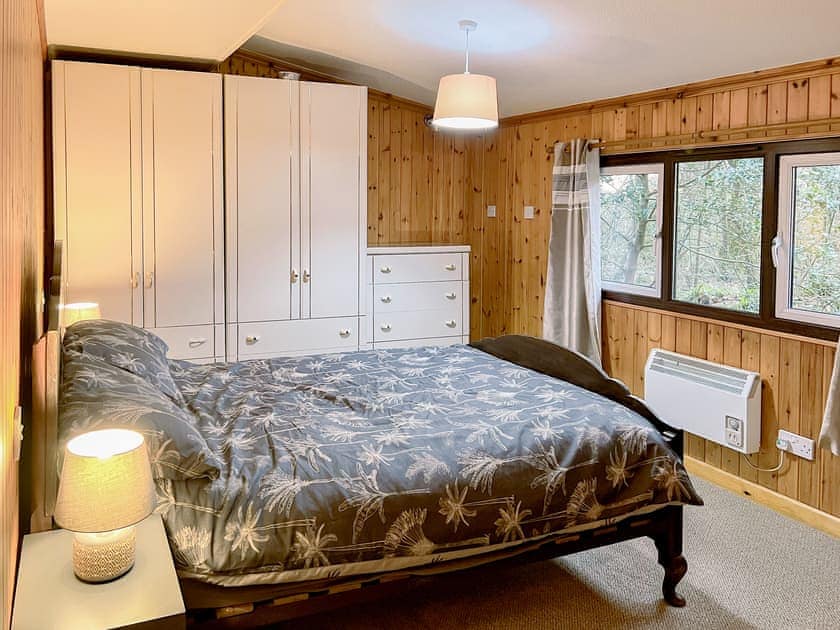 Double bedroom | Merlin’s Cabin, Cenarth, near Newcastle Emlyn