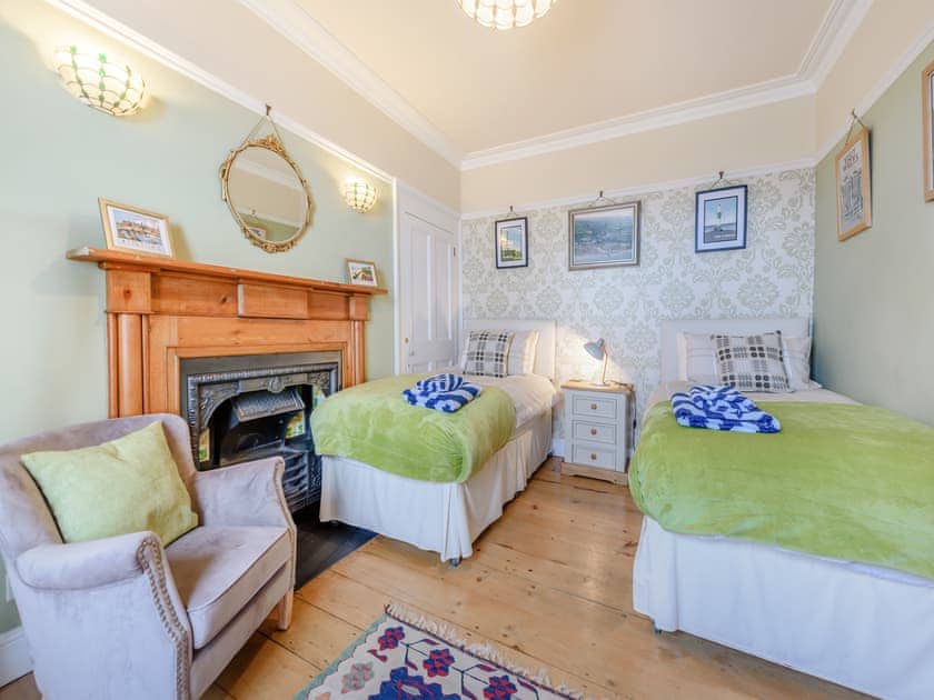 Twin bedroom | Awel-Y-Mor, Aberaeron