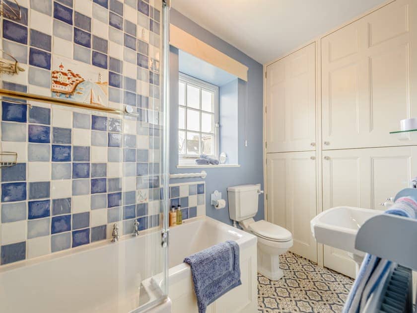 Bathroom | Awel-Y-Mor, Aberaeron