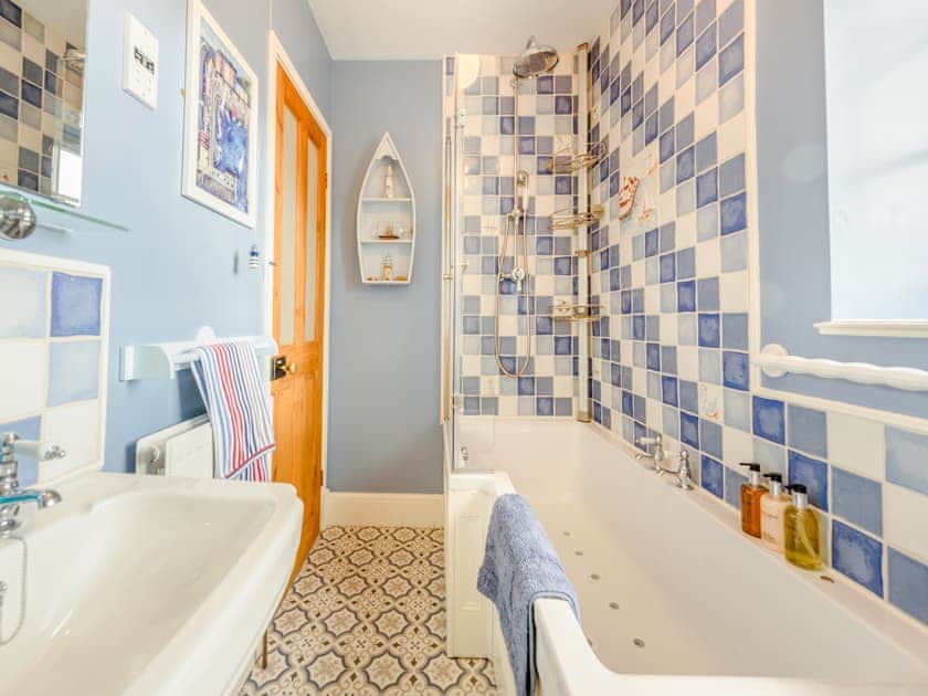 Bathroom | Awel-Y-Mor, Aberaeron
