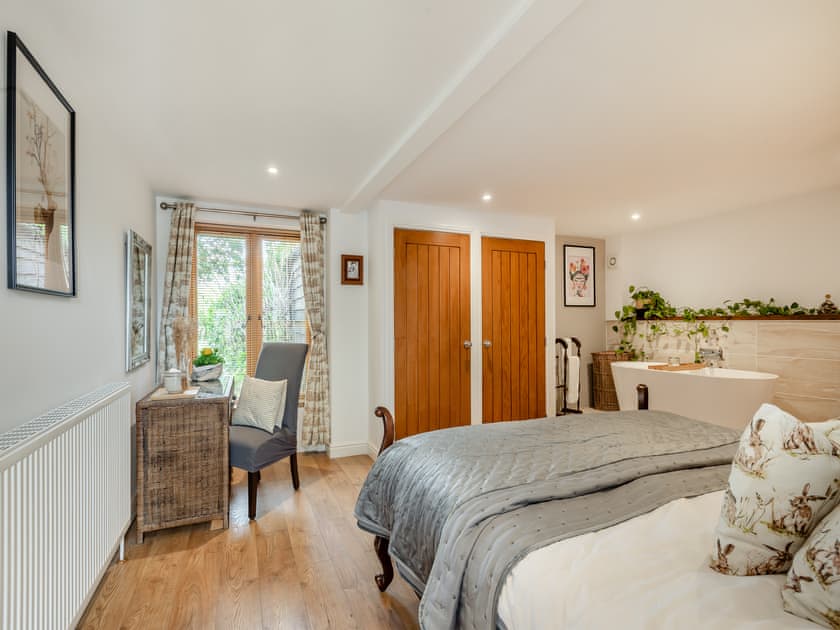 Double bedroom | The Cart Lodge - Meadow Farm, Hickling